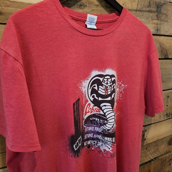 NWOT Men's/Unisex "Cobra Kai/Karate Kid" Heathered Red Graphic T-shirt Size XL - Picture 3 of 4